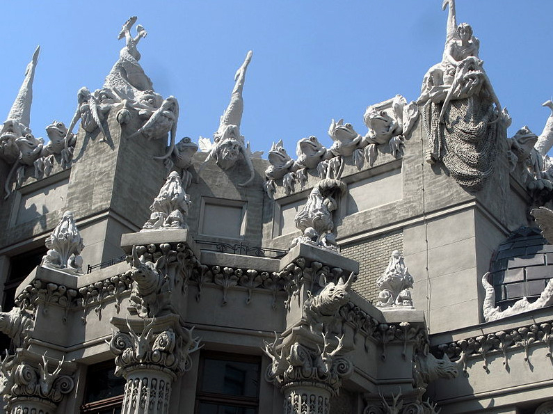 Rhinoceroses on the “Dom s khimerami” facade in Kiev
