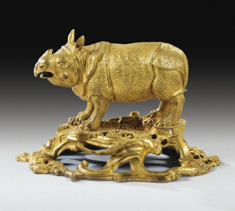 Rhinocéros et sa terrasse en bronze doré